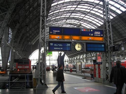 フランクフルト中央駅-Hauptbahnhof-_f0185917_1944156.jpg