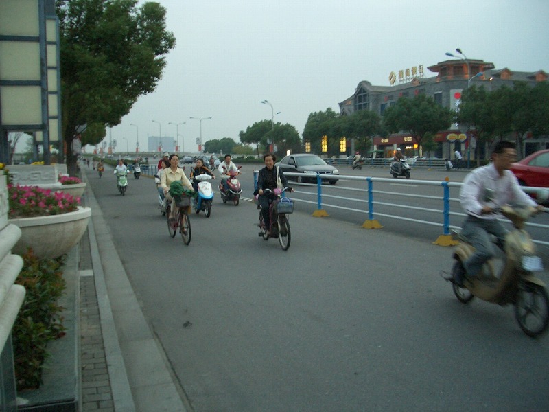 クラクションの多さに驚いた中国の道路交通事情_f0141310_012443.jpg