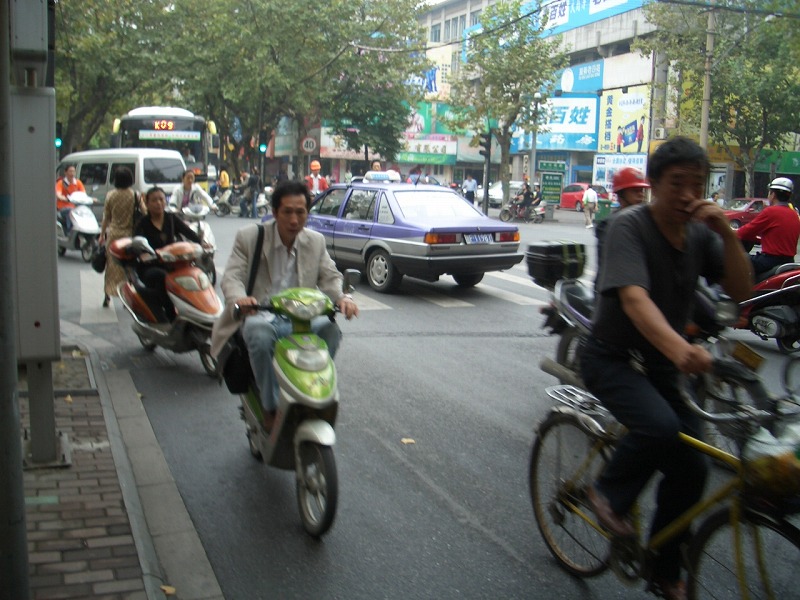 クラクションの多さに驚いた中国の道路交通事情_f0141310_094927.jpg