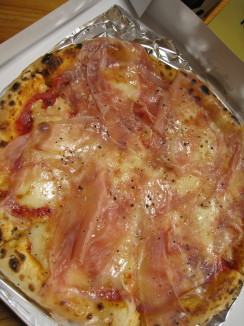 近所の Pizza♪_f0199081_1442567.jpg