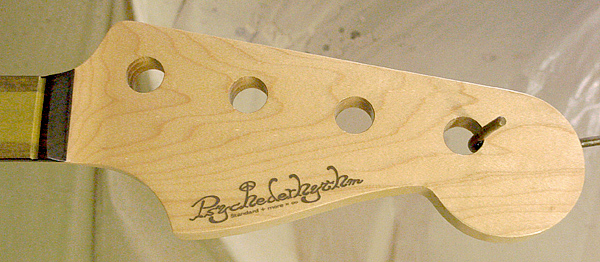 店頭販売用「Modern J-Bass」の着色が完了!_e0053731_20283527.jpg