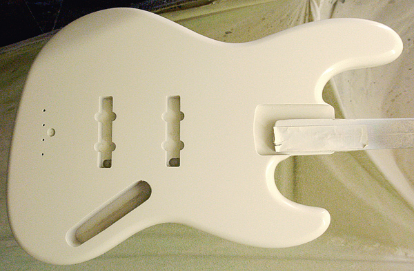 店頭販売用「Modern J-Bass」の着色が完了!_e0053731_2028503.jpg