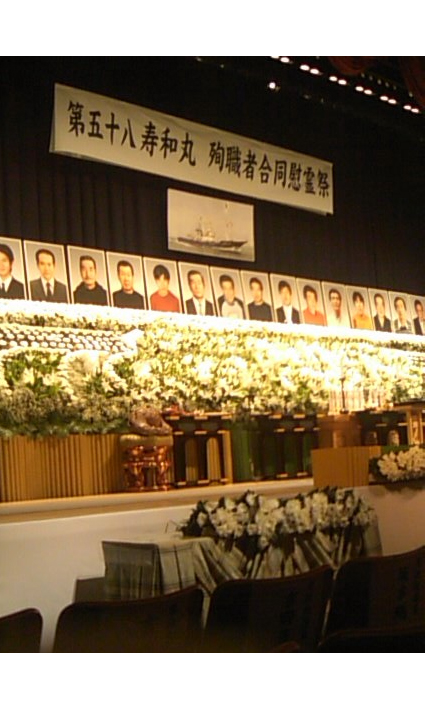 第五十八寿和丸殉職者合同慰霊祭、潜水調査による原因究明求める嘆願署名へ_e0068696_2129424.jpg