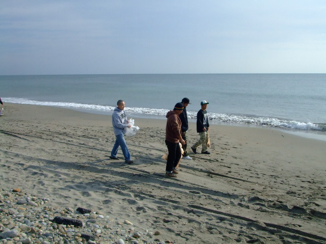 BEACH CLEAN_a0074985_10245524.jpg