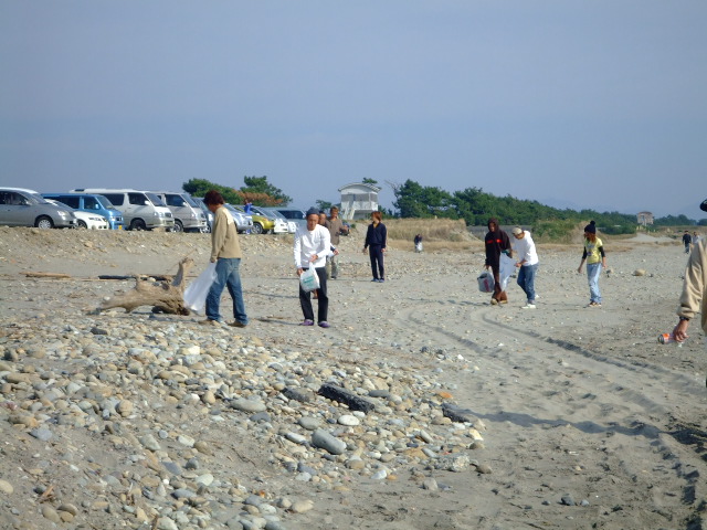 BEACH CLEAN_a0074985_10253970.jpg