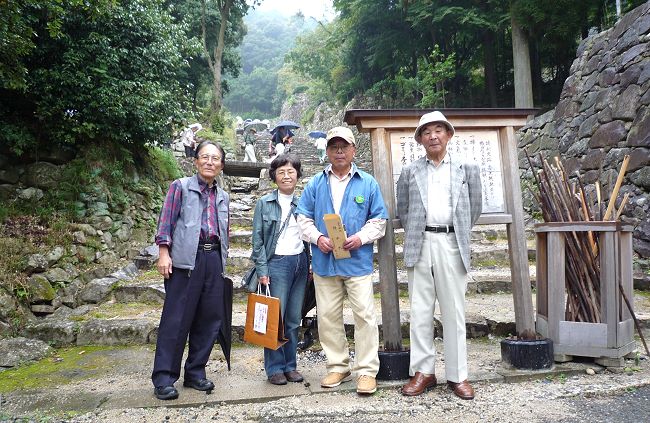 安土山（安土城跡）入山者10万人_e0093407_21384970.jpg