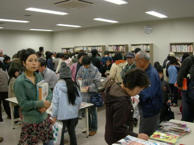 図書館の本、大放出の日_d0145133_22215631.jpg