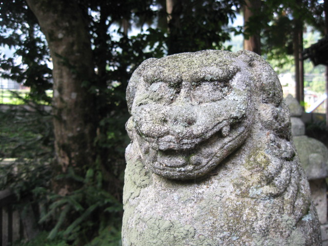 山の中の神社_f0128316_1949721.jpg