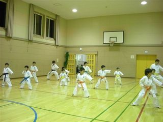 切磋琢磨..._c0118332_2258182.jpg