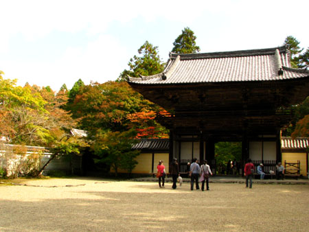 紅葉を訪ねて-神護寺1_e0048413_2135985.jpg
