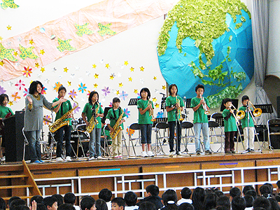 SEEDS & JAZZ-21 南小立野小学校「お届けコンサート」に出演!_e0118827_2153066.jpg