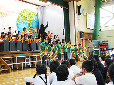 SEEDS & JAZZ-21 南小立野小学校「お届けコンサート」に出演!_e0118827_218192.jpg