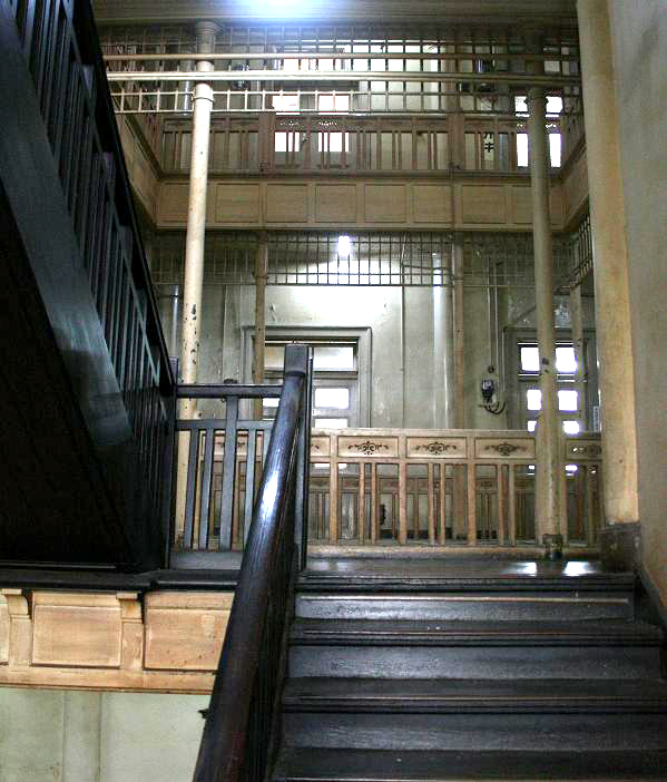 「警官の血」ロケ地 ラー油の味と旅行者の匂い? 北九州のまちづくり7_a0107574_20531648.jpg