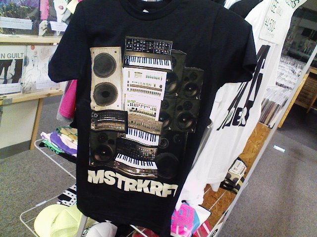 MSTRKRFT_a0087389_21331584.jpg