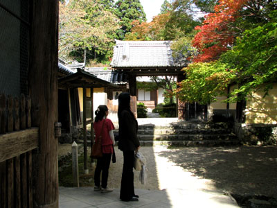 紅葉を訪ねて-神護寺2大師堂_e0048413_2383436.jpg