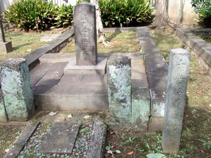 林氏墓地 お邪魔してまいりました_d0080566_1831508.jpg
