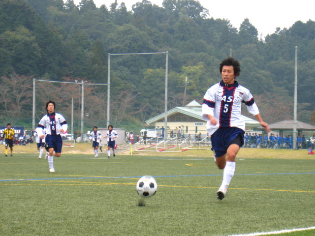 [野洲高校ｻｯｶｰ部観戦記]選手権滋賀県大会対八商戦＠水口スポ森⑤_d0121300_014837.jpg