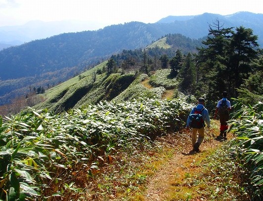 ＜200８年１０月１８～１９日＞Ｆツアー・０８秋の山旅「岩菅山＆白砂山」：（その２）_c0119160_2126956.jpg