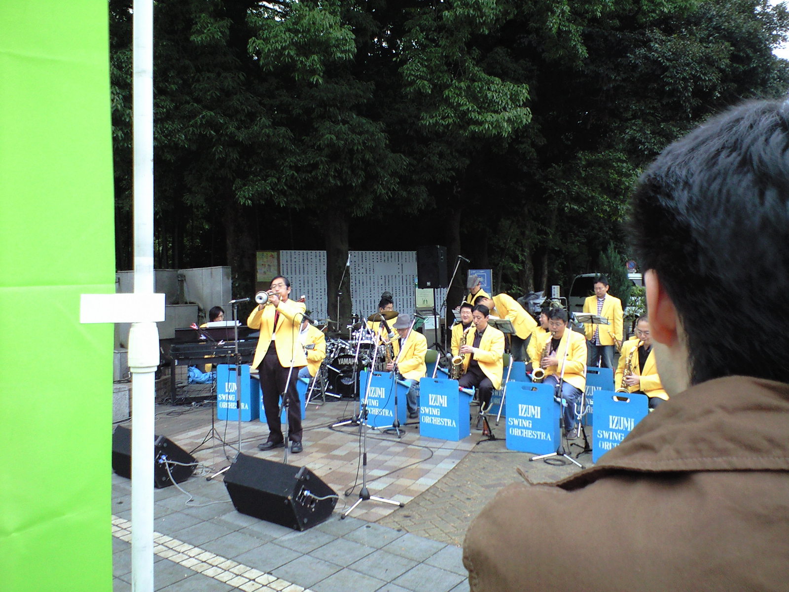 駅前緑地の開放日。　音楽の街こまえ　駅前路上ライブの定例化が進んでいます。_a0085195_220751.jpg