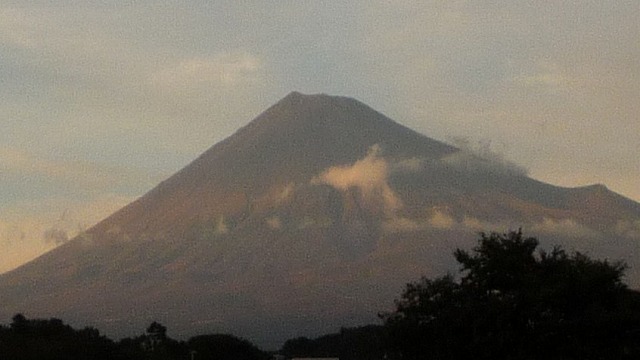 富士山のある風景～悪化した蓄膿症をしばし忘れさせる夕空_c0160488_136454.jpg