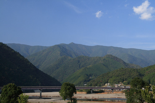 百前森山から果無山脈へ（ブナの平、石地力山）_c0119036_17314160.jpg