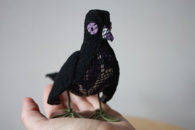 Black bird- felted wool animal :: littleloveblue _f0089299_1223171.jpg