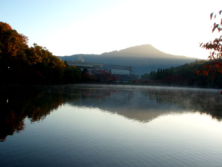 紅葉の宝が池_e0048413_23502149.jpg