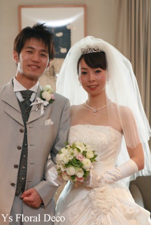 ラウンドブーケ 白に淡いピンクをいれて_b0113510_20111642.jpg