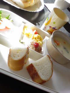 霧の後の晴れ・・・お呼ばれおうちかふぇ。_f0177295_9353847.jpg