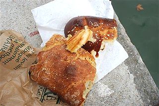 食べてるか、歩いてるか。_c0116714_26132.jpg