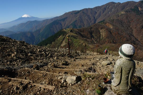 遥かなる塔ノ岳(1491m)_b0060402_1838992.jpg