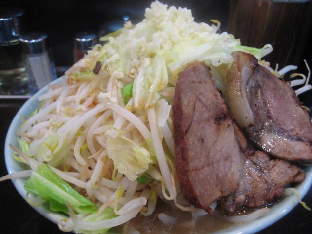 町田大勝軒の「とんこつ醤油ラーメン並+野菜増し」@町田_b0042308_22224195.jpg