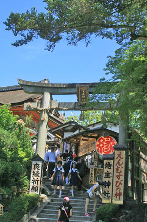 【縁結び】 地主神社_a0045381_2141095.jpg