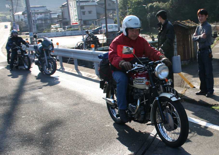 今年も　雲見　にTriumph　の集まる季節が来た。_e0003910_15201463.jpg