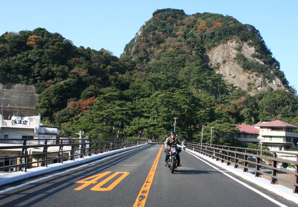 今年も　雲見　にTriumph　の集まる季節が来た。_e0003910_15221457.jpg