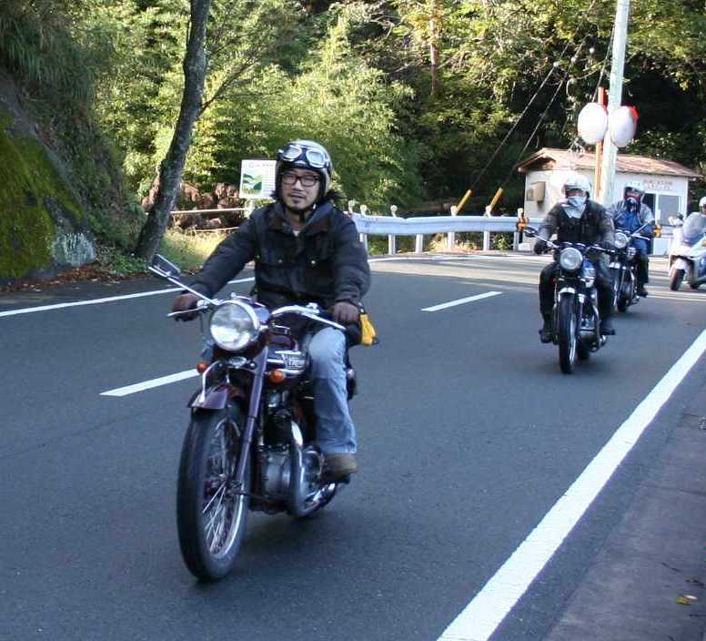 今年も　雲見　にTriumph　の集まる季節が来た。_e0003910_15342512.jpg