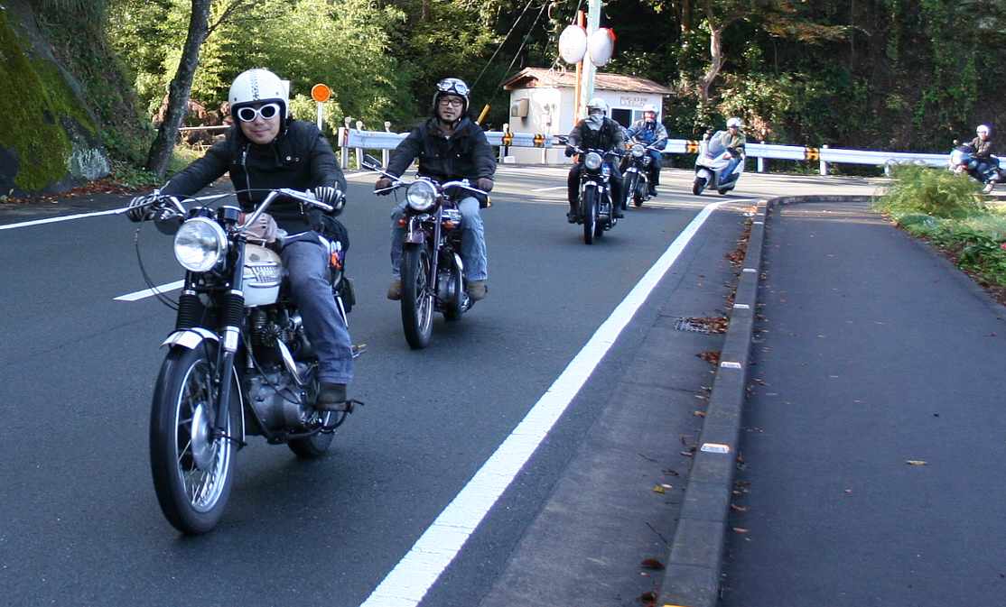 今年も　雲見　にTriumph　の集まる季節が来た。_e0003910_153472.jpg