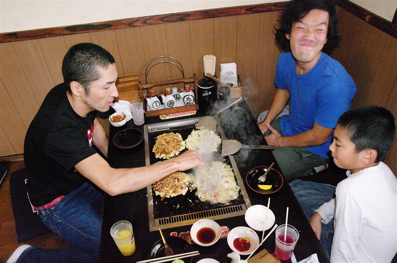 2008JOSF緑山11月定期戦は降雨中止でした...VOL2:お昼はお好み焼きで..._b0065730_2336399.jpg