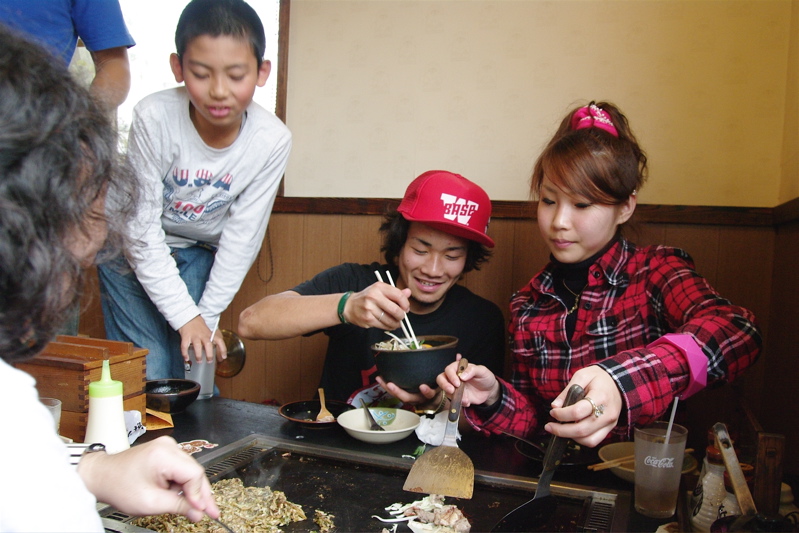 2008JOSF緑山11月定期戦は降雨中止でした...VOL2:お昼はお好み焼きで..._b0065730_2346172.jpg