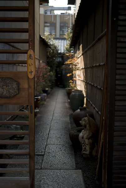 立ち寄りの祇園、巽橋..._c0078779_042845.jpg