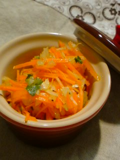 ぶぅぶぅべんとうと・・・御膳人参のサラダ。_f0177295_13472620.jpg