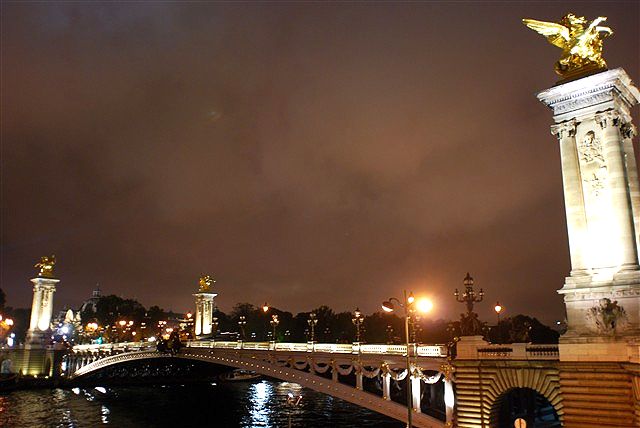 曇天の夜空の下、浮かび上がる歴史の息吹_c0116714_5544786.jpg