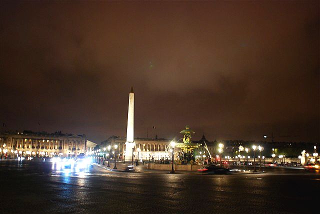 曇天の夜空の下、浮かび上がる歴史の息吹_c0116714_555885.jpg