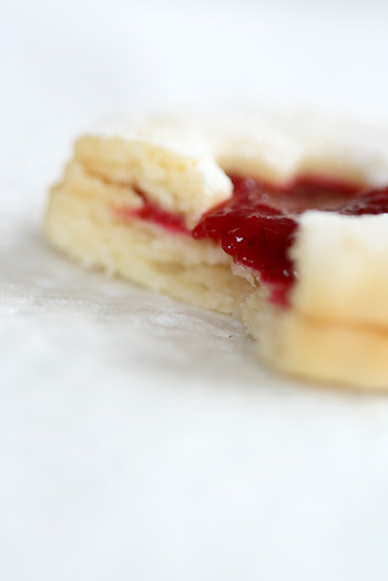 cranberry shortbread sandwiches_b0123934_1264820.jpg