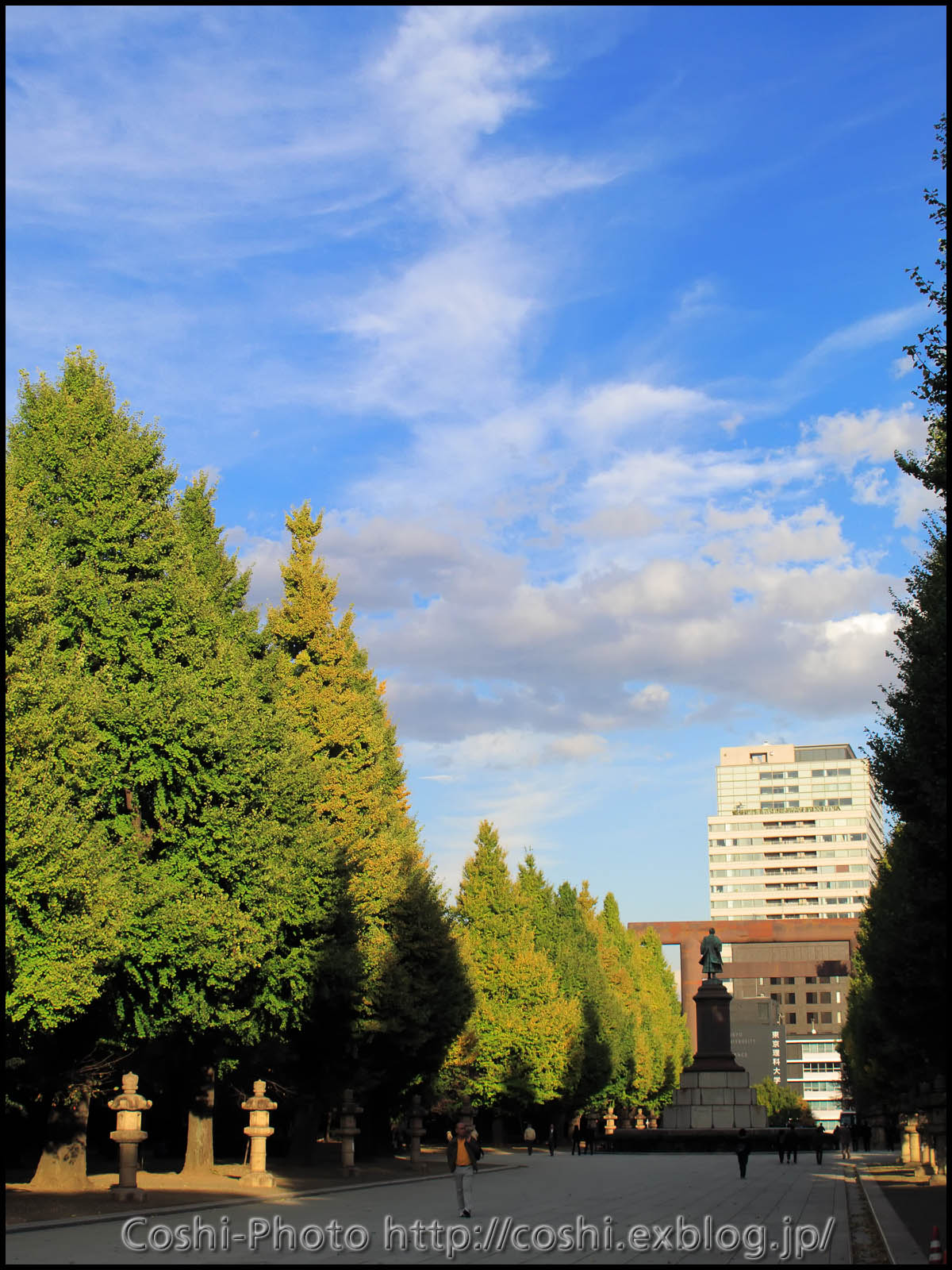 昼下がりに靖国神社にて♪_a0110096_11101941.jpg