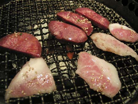 道玄坂・清香園の厚切りタン塩とイベリコ豚の豚トロ。_f0053279_127135.jpg