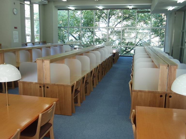 杏林大学 図書館にデスク チェア設置 一枚板テーブル 無垢材家具 原木家具の祭り屋 杏林大学 図書館にデスク チェア設置 一枚板テーブル 無垢材家具 原木家具の祭り屋