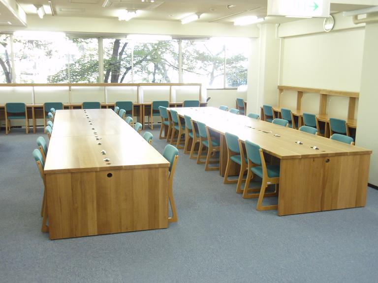 杏林大学 図書館にデスク チェア設置 一枚板テーブル 無垢材家具 原木家具の祭り屋 杏林大学 図書館にデスク チェア設置 一枚板テーブル 無垢材家具 原木家具の祭り屋