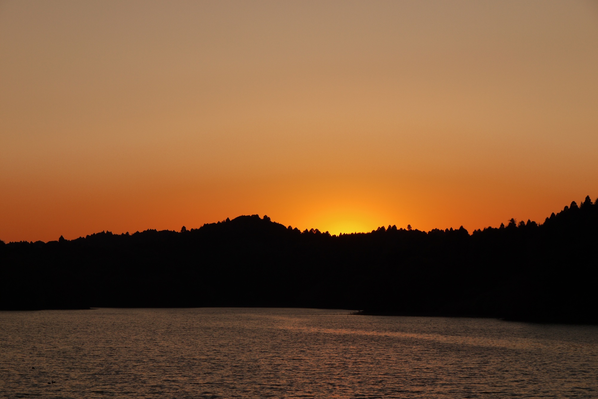 房総十和田湖の夕景－太陽への道_e0071178_6531768.jpg