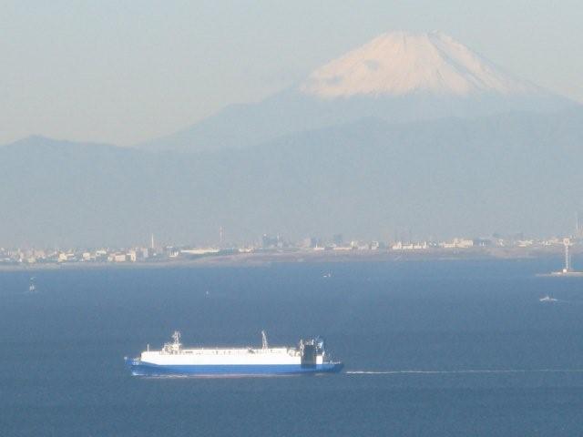 Mt. Fuji and a ship_c0157558_034333.jpg